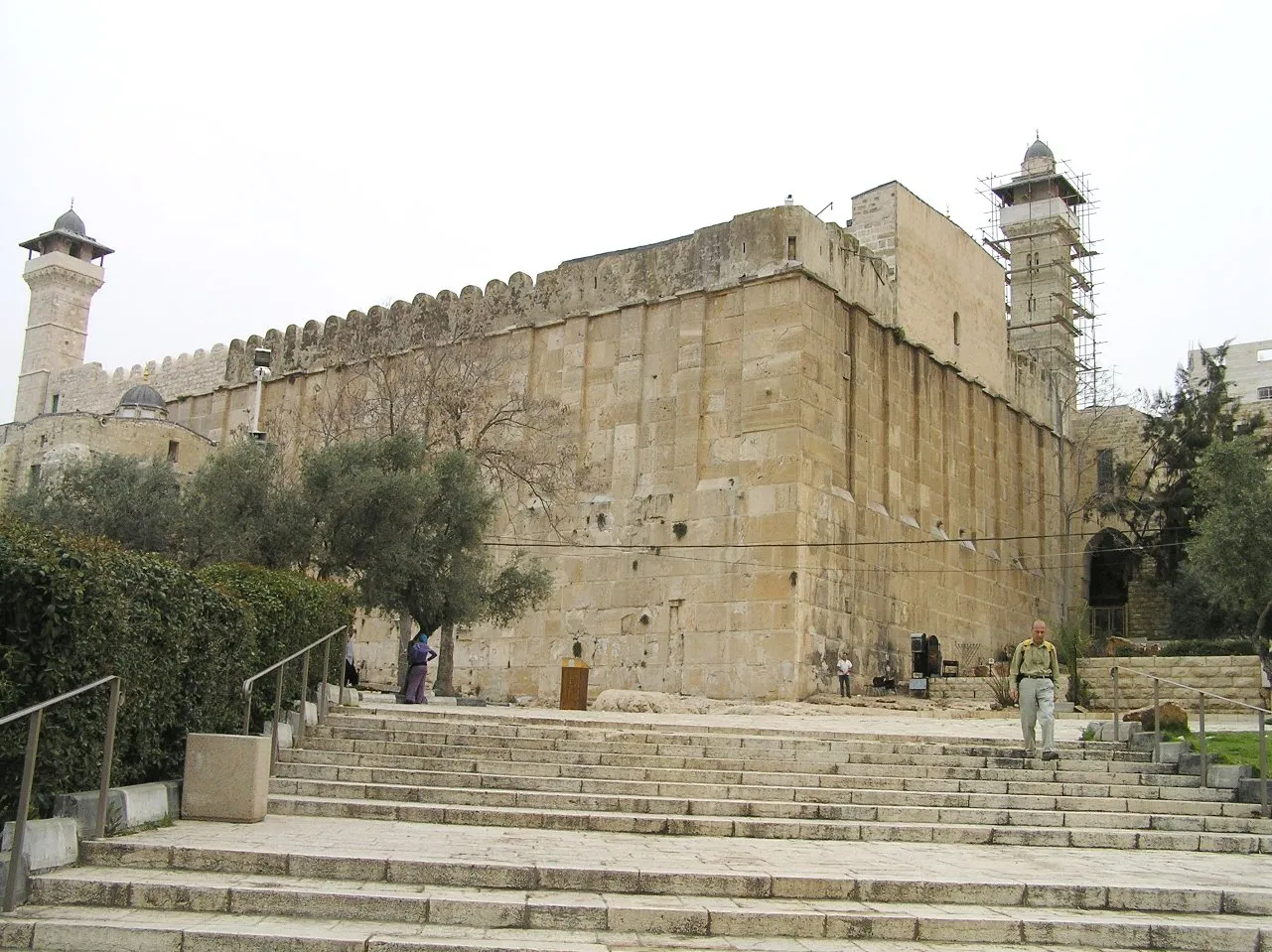 המבנה שמעל מערת המכפלה בחברון