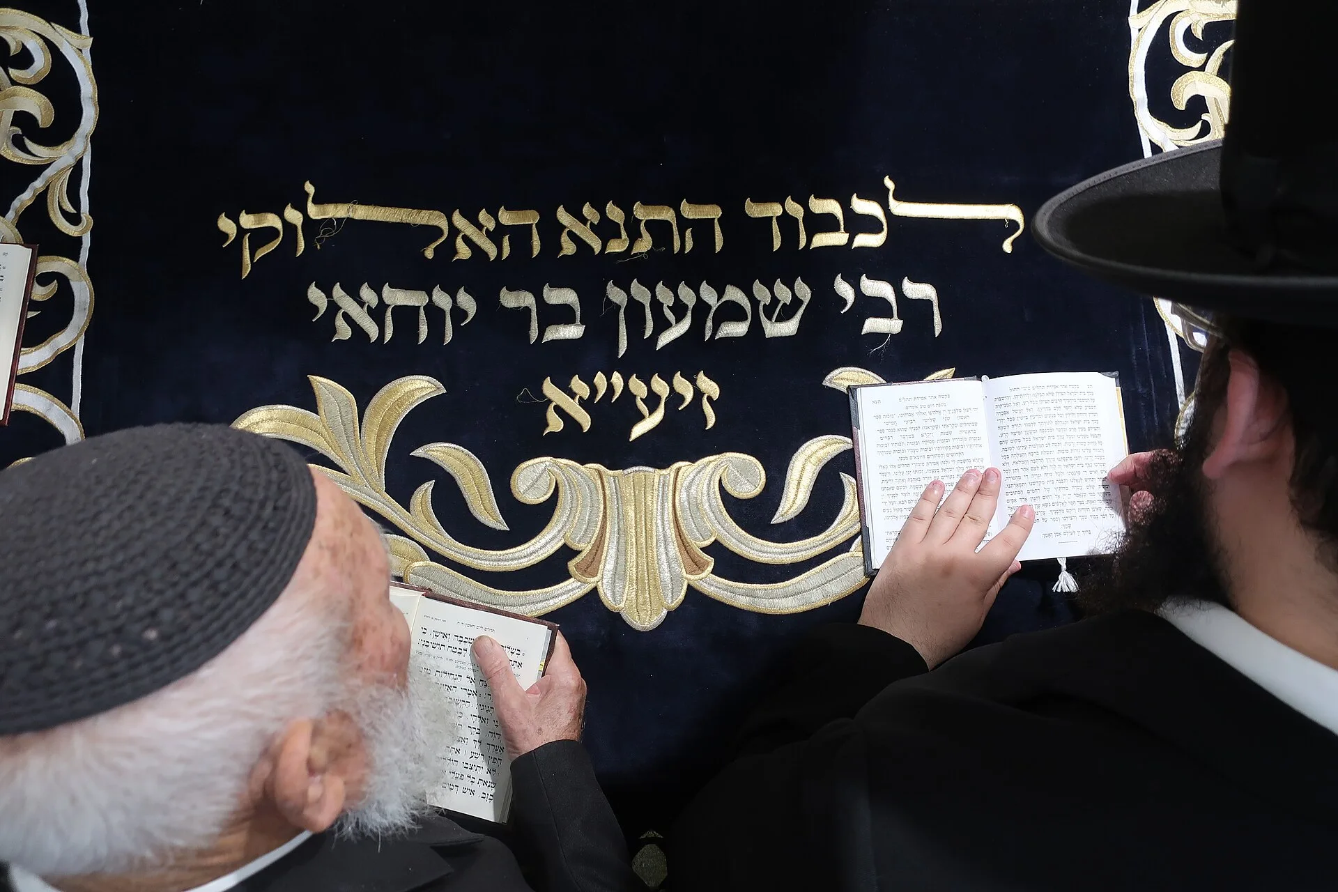 הכיסוי על ציון רבי שמעון בר יוחאי במירון